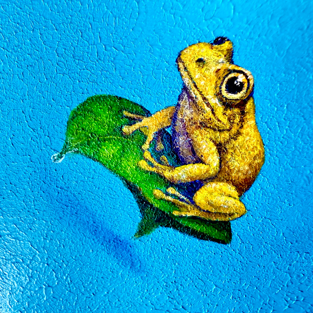 Golden Tree Frog and Leaf “float” (S0) – ZiNART STORE